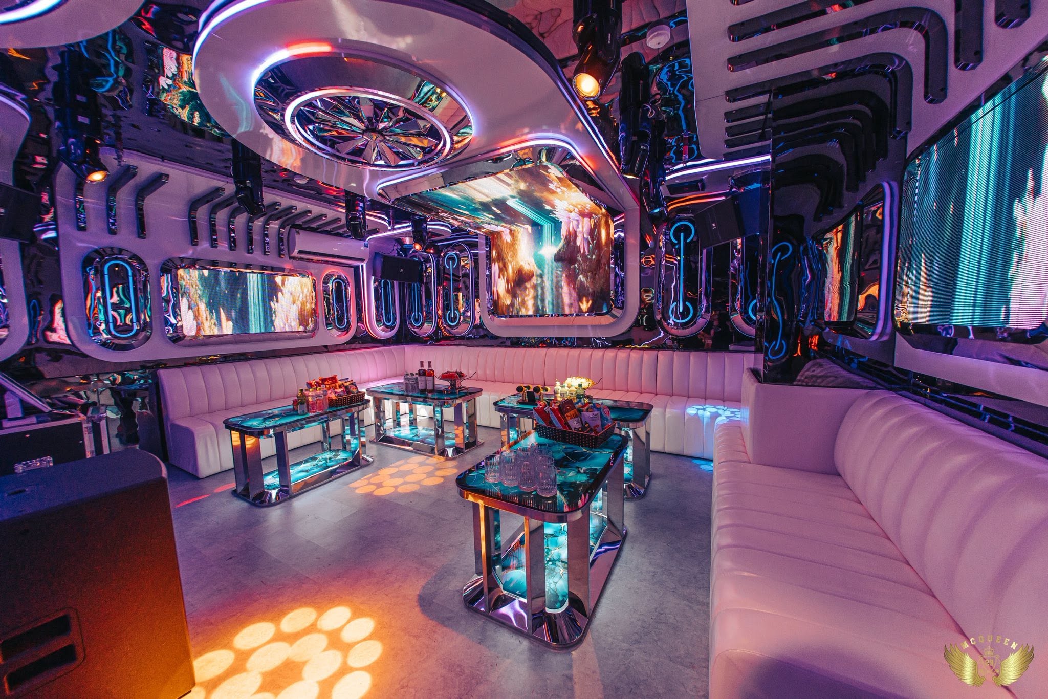 Phòng karaoke tại MCQueen 29 Đê La Thành Hà Nội